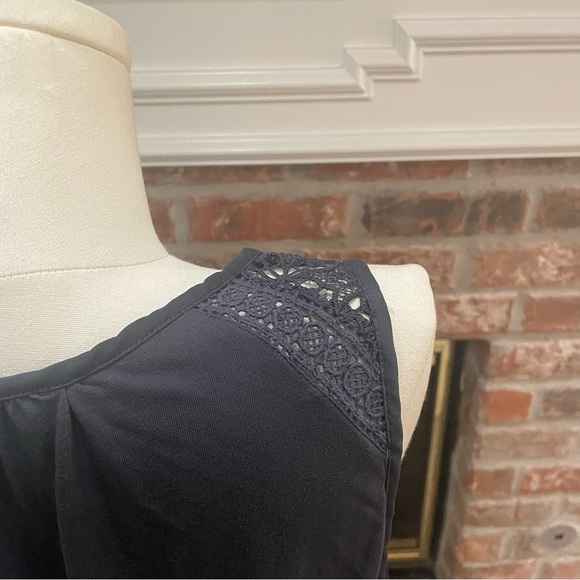 Ann Taylor LOFT navy blue top with lace accents / S / Excellent condition - Picture 15 of 17